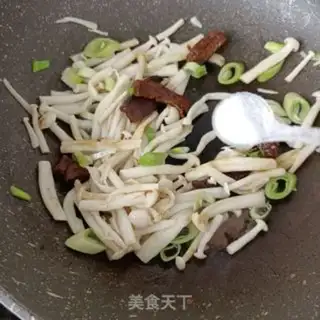 Make Red-fried kettle and sea mushrooms step 10