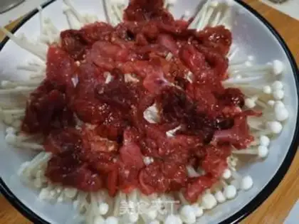 Make Golden fungus steam beef step 3