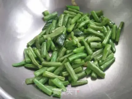 Make Soybeans burning sea mushrooms step 2