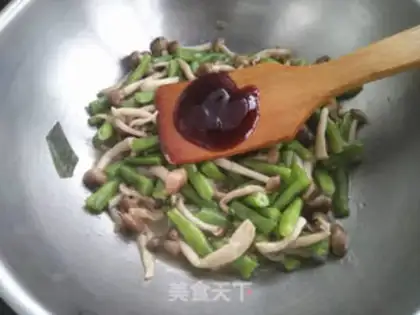 Make Soybeans burning sea mushrooms step 5