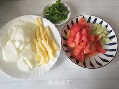 Make Old cucumber tomato potato soup step 1