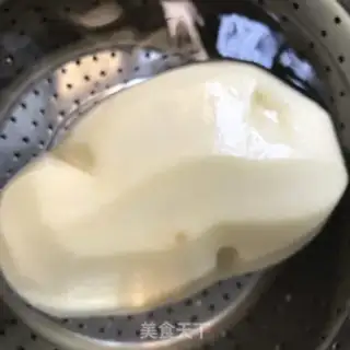 Make Onion fried potatoes step 1