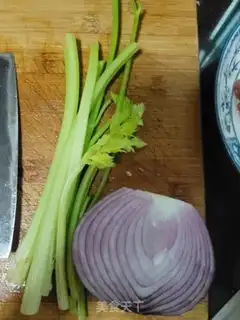 Make Cream onions for lamb step 1