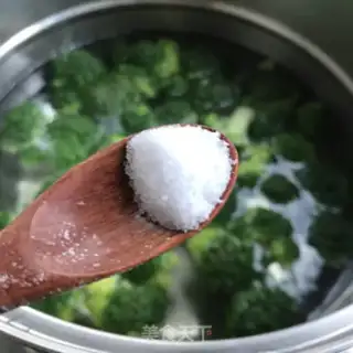 Make ♪ Burn the broccoli ♪ step 2