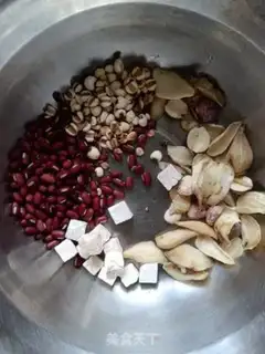 Make Silver ear dehydrated soup step 1