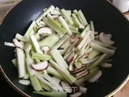 Make Soup for mushrooms and smelts step 3