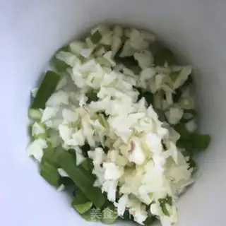 Make Garlic cuisine step 1