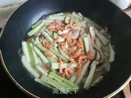 Make Soup for mushrooms and smelts step 4