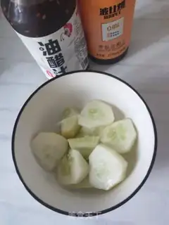 Make cucumbers mixed with vinegar step 0