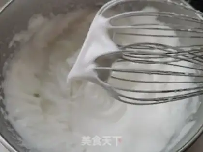 Make An angel cocoa cream roll step 4
