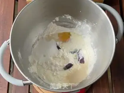Make Spaghetti cranberry cow toast step 1