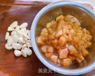 Make Garlic black pepper chicken meat step 1