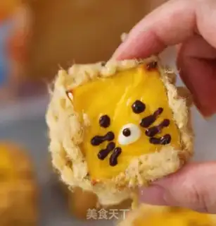 Make Little Lion Pine Pie step 5
