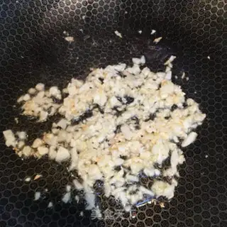 Make Garlic gravy step 4