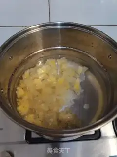 Make oatmeal apple silver ears step 1