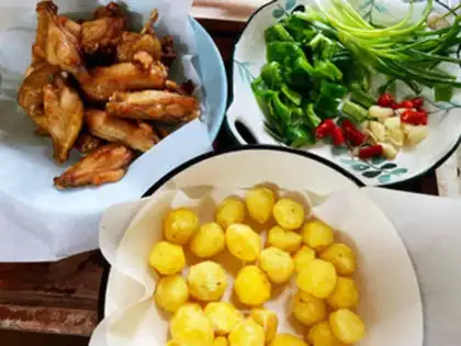 Make Chicken wings, potatoes step 4
