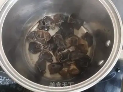 Make Smelt black-mucked eggs step 2