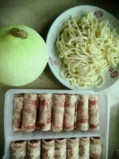 Make Noodles on onion step 0