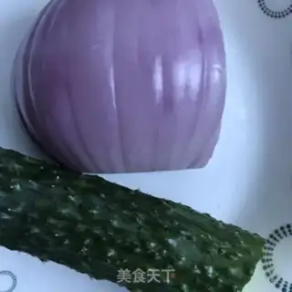 Make cucumber onion eggcake step 1