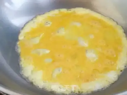 Make Egg fried Dutch beans step 2