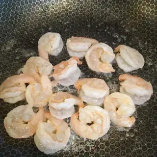 Make Cream pepper and shrimp step 5