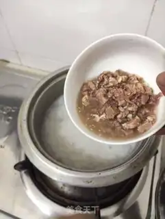 Make A wide roll of beef porridge step 3