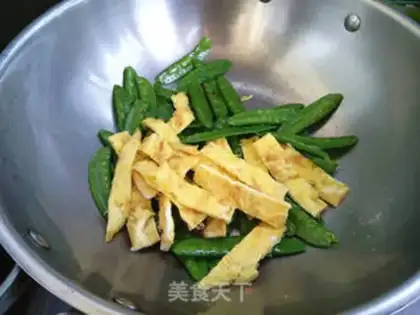 Make Egg fried Dutch beans step 6