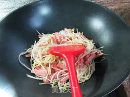 Make Roasted ham and green bean sprouts step 3