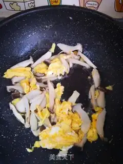 Make Apricot pepper fried eggs step 7