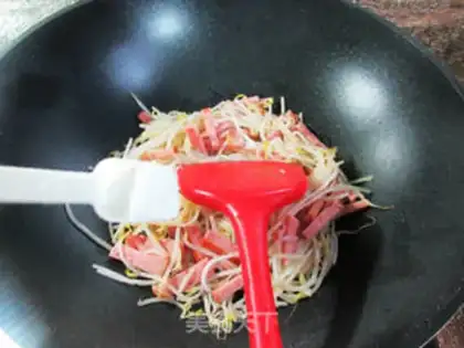 Make Roasted ham and green bean sprouts step 5