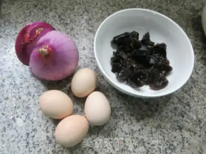 Make Blackwood fried eggs onions step 0