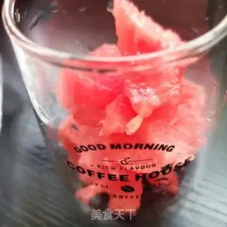 Make Hand over watermelon juice step 1