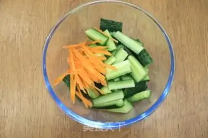 Make The silver ear of the cold cucumber step 3