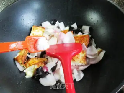 Make Blackwood fried eggs onions step 8