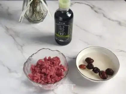 Make Fungus, eggs and meatloaf soup step 1