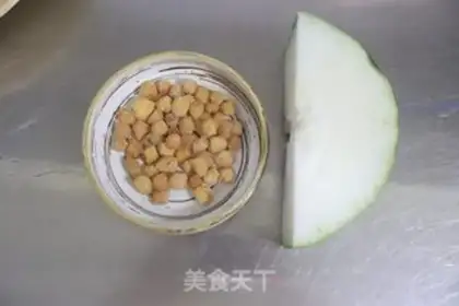 Make A melon-bread soup step 0