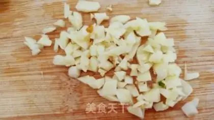 Make Tomato egg noodles step 1