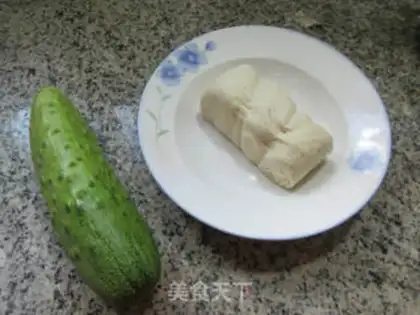 Make A cucumber with a sour chicken step 0