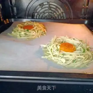 Make Roast potato nest eggs step 12