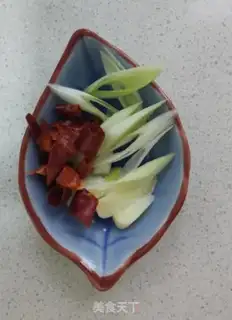 Make cucumber eggs fried fragrance step 2