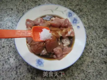 Make Sphinx four-season bean fried chicken leg meat step 3