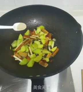 Make cucumber eggs fried fragrance step 8