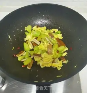 Make cucumber eggs fried fragrance step 10