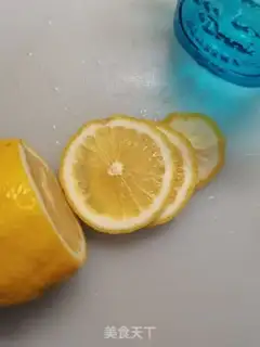 Make Honey lemons for tea step 1