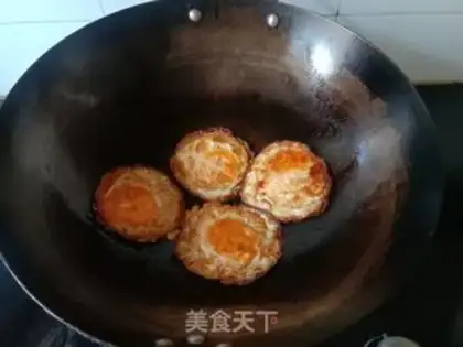Make Cream pepper fried eggs step 1
