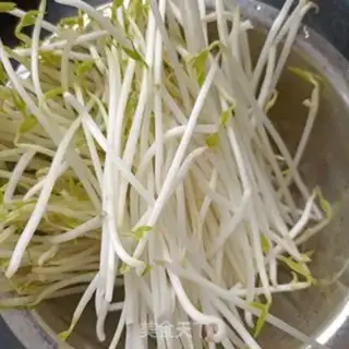 Make Egg-skin green bean sprouts step 0