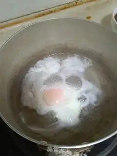 Make Slut egg soup step 1