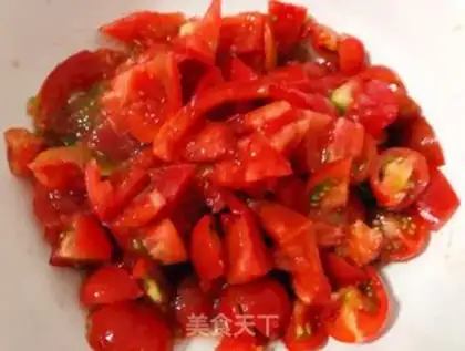 Make Eggs and tomato sausage noodles step 1
