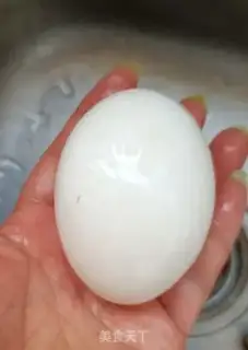 Make Cream tomato fried goose eggs step 2