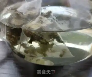 Make Squeeze lemon and make tea step 2